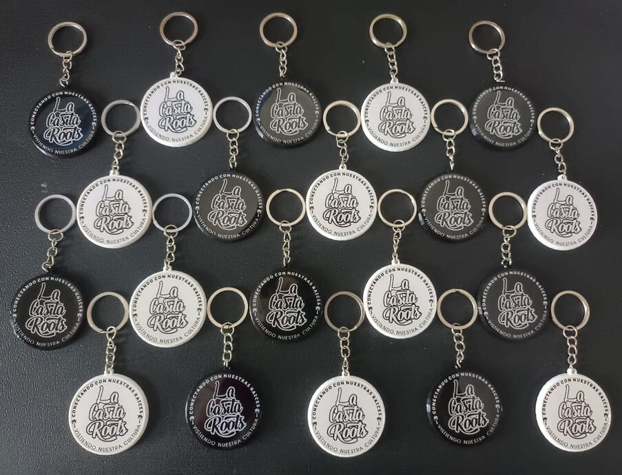Un detalle que siempre va contigo. Personaliza tu llavero con tu diseño, nombre o logo. Ideales para regalos, negocios o darle ese toque único a tus llaves. 🔑✨